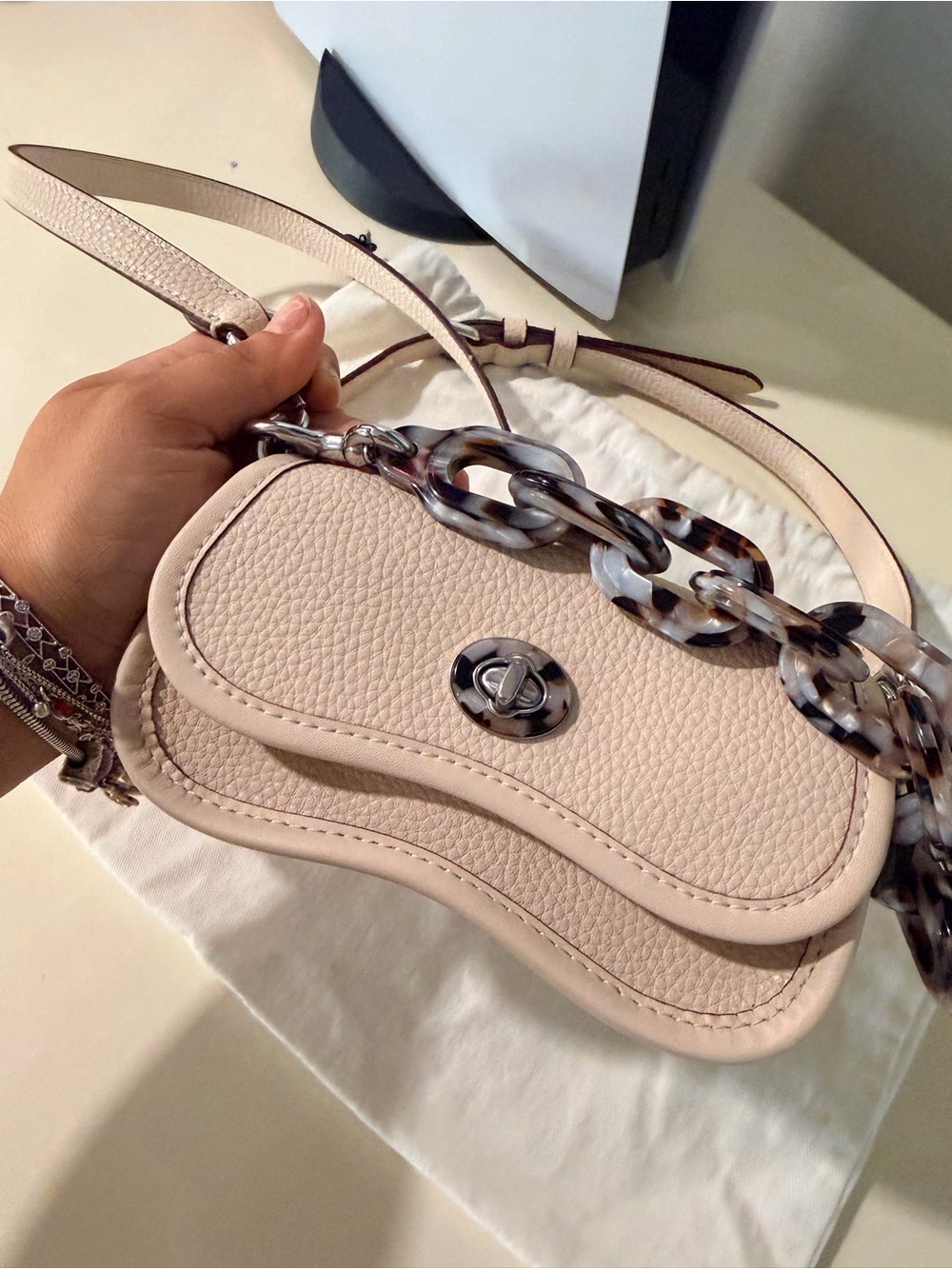 Coach mini wavy dinky Cream Pebble Leather Shoulder Bag with Tortoiseshell Link - Picture 7 of 15